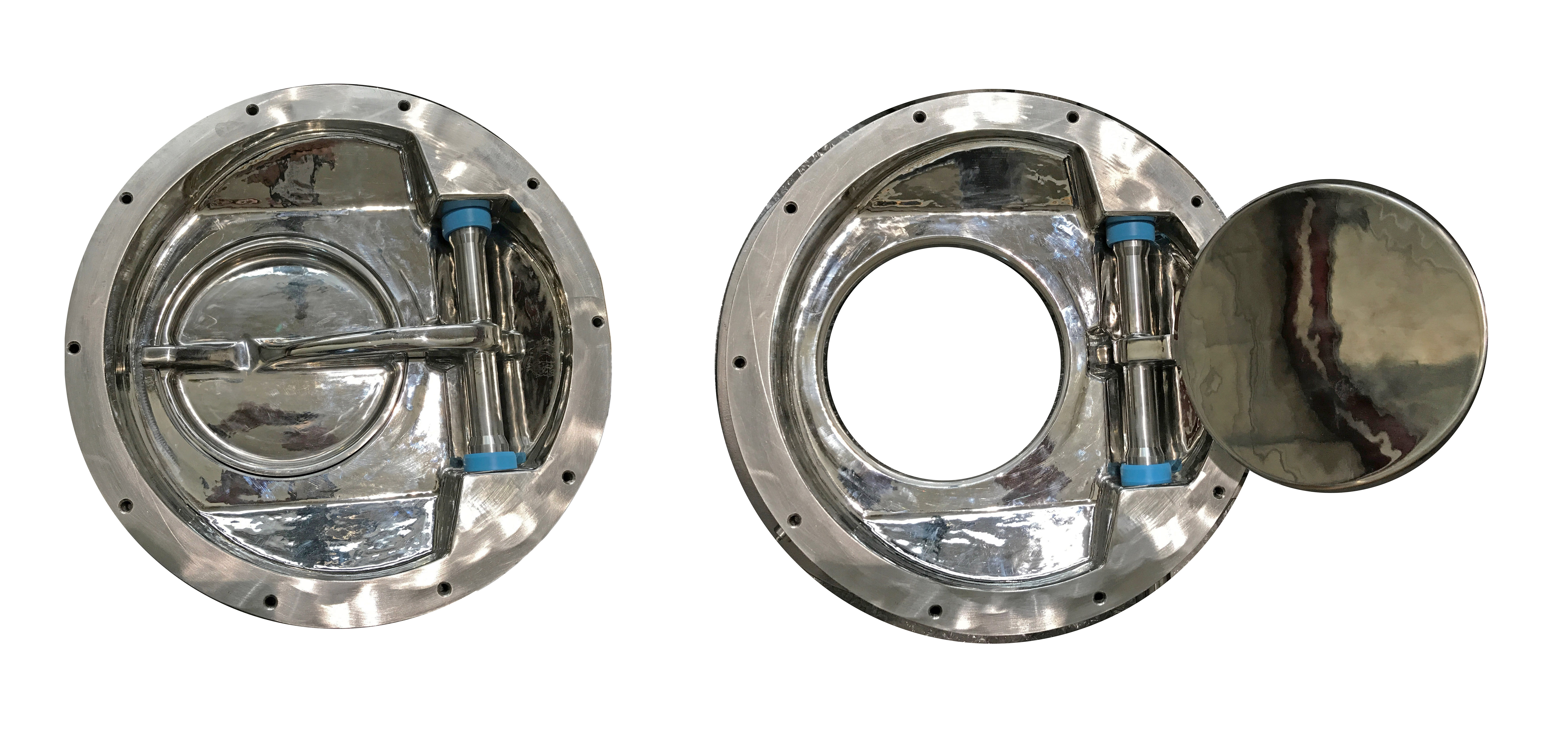 [Translate to German:] Bottom view of hygienic outlet valves in open and closed position.